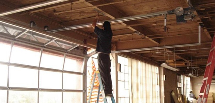 commercial garage door repair in Tujunga